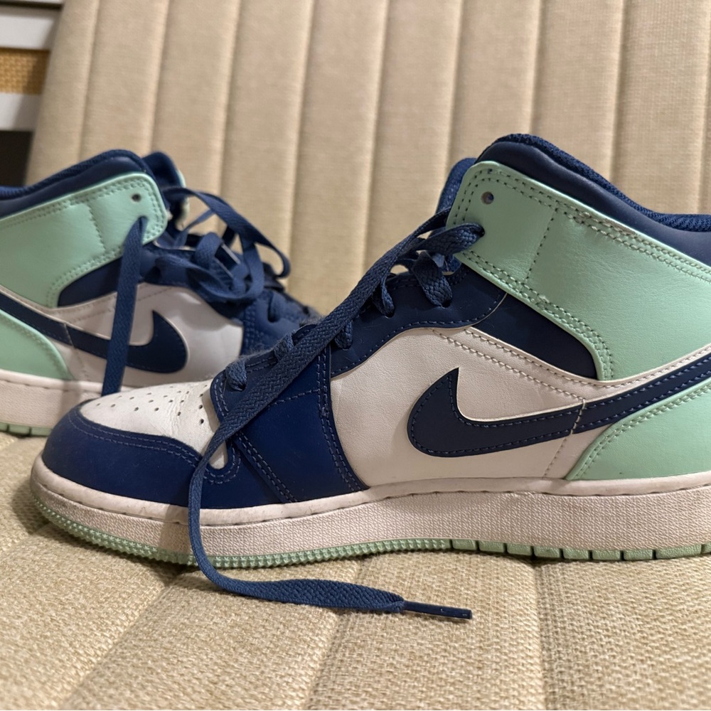 Nike Kids' Mint Green and Navy Sneakers
